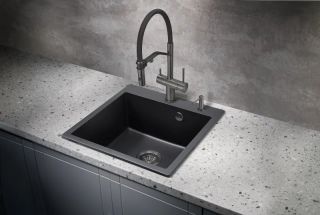 Смеситель для кухни Milacio Ultra MCU.557.GM с подключением к фильтру и гибким изливом воронёная сталь